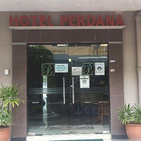 Oyo 90411 Perdana Hotel Лабуан Екстериор снимка