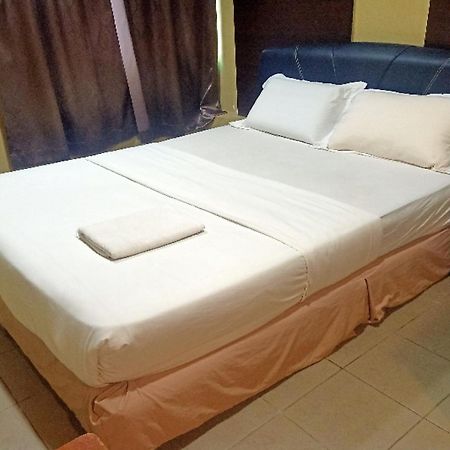 Oyo 90411 Perdana Hotel Лабуан Екстериор снимка