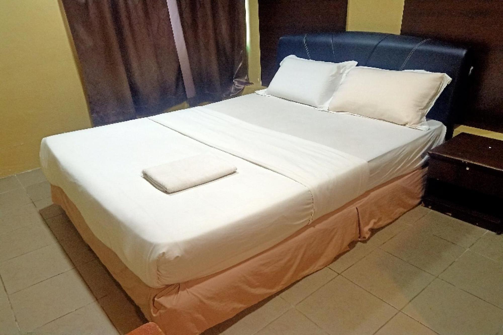 Oyo 90411 Perdana Hotel Лабуан Екстериор снимка