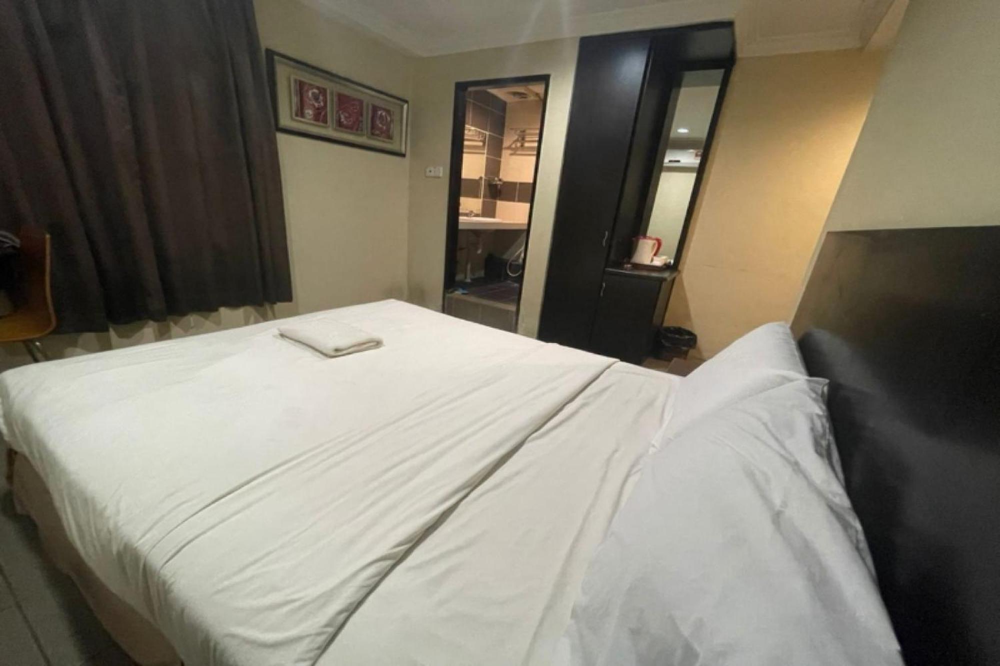 Oyo 90411 Perdana Hotel Лабуан Екстериор снимка