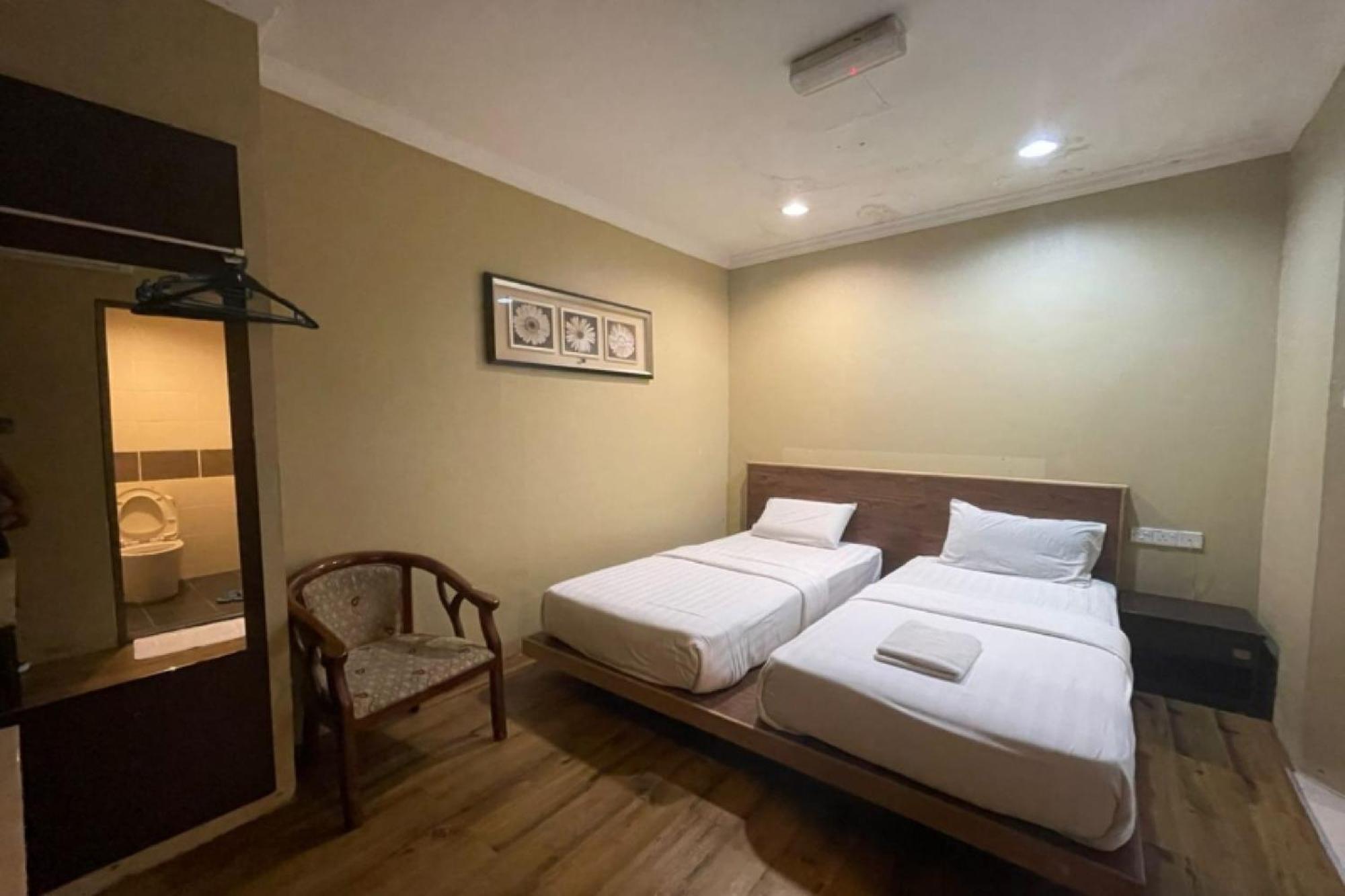 Oyo 90411 Perdana Hotel Лабуан Екстериор снимка