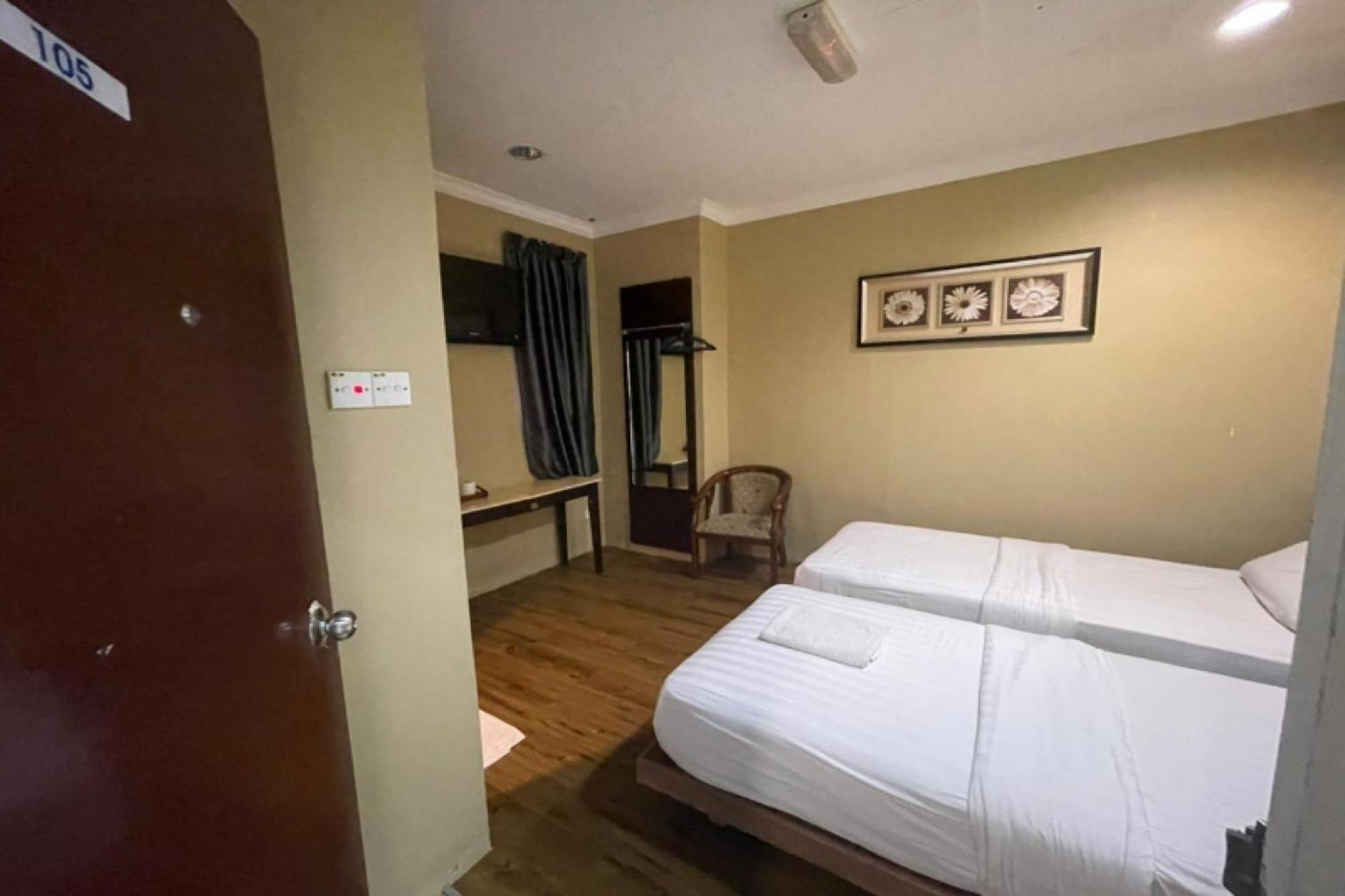 Oyo 90411 Perdana Hotel Лабуан Екстериор снимка