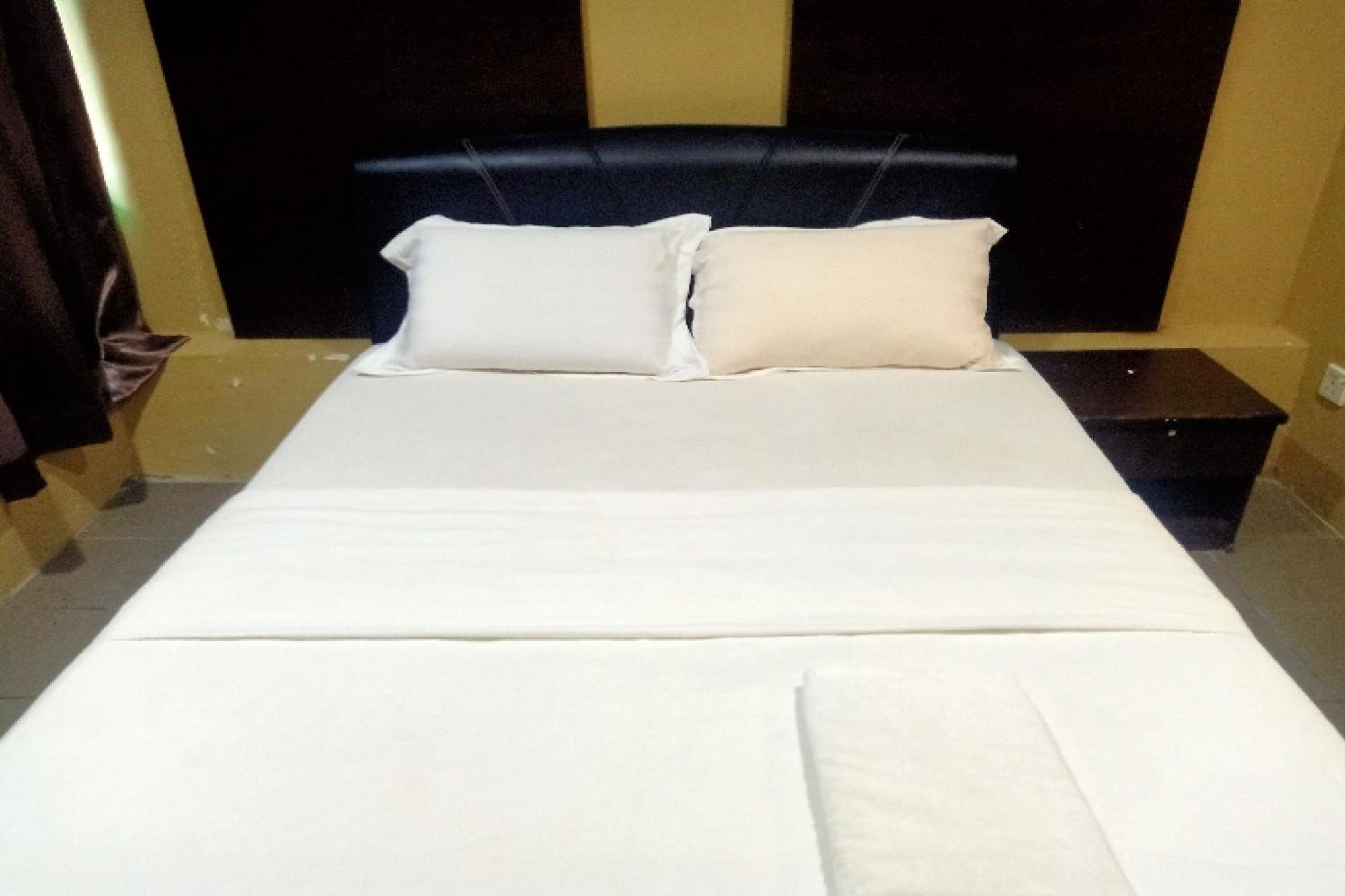 Oyo 90411 Perdana Hotel Лабуан Екстериор снимка