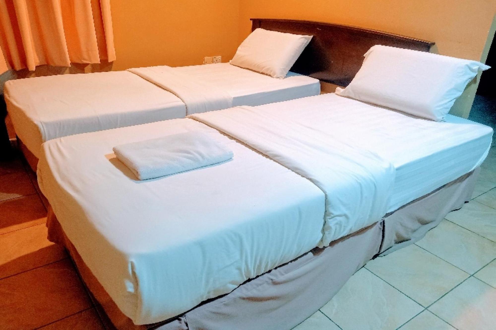 Oyo 90411 Perdana Hotel Лабуан Екстериор снимка