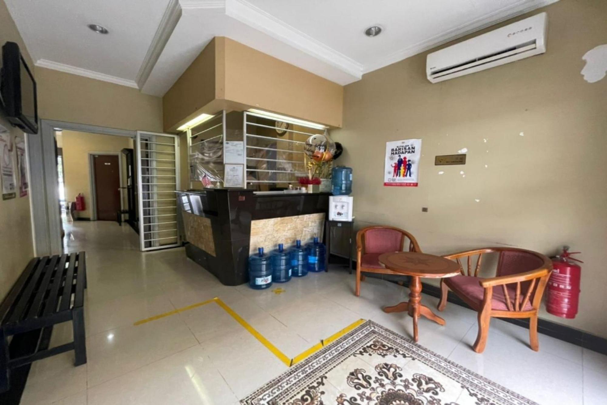 Oyo 90411 Perdana Hotel Лабуан Екстериор снимка