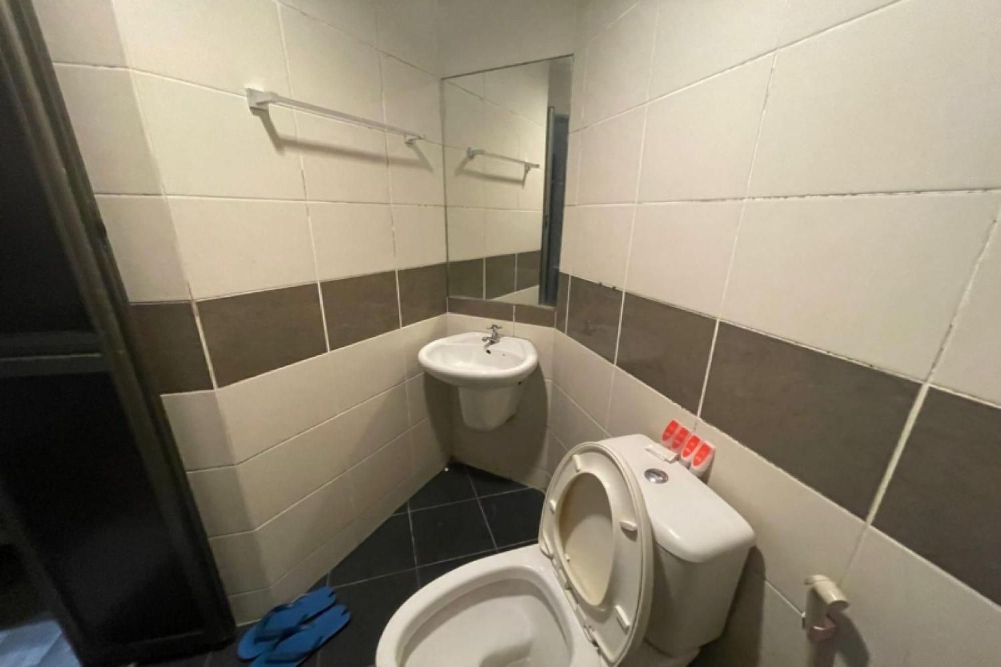 Oyo 90411 Perdana Hotel Лабуан Екстериор снимка